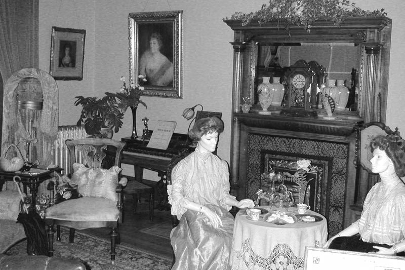 15 Haunted Places in Victoria, Vancouver Island, British Columbia, Canada: Craigdarroch Castle