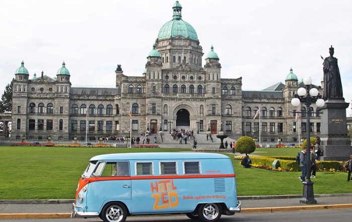 Hotel Zed: The Coolest Downtown Shuttle Buses in Victoria BC: Doris in front of the Legislature