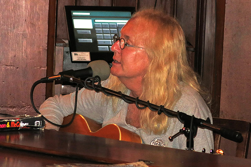 Kevin Woodward, Vocalist Guitarist, Black Goose Inn, Beach Acres Resort, Parksville, British Columbia
