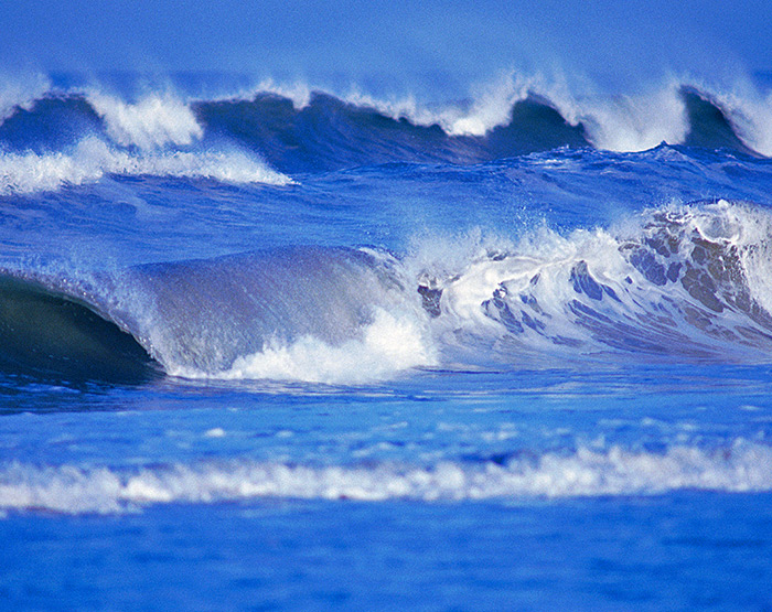 pacific-ocean-waves-tofino-vancouver-island-british-columbia