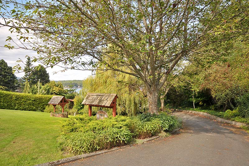 Seagulls Loft, a lovely 3-Bedroom Oceanfront Home with Beach Access in Sidney, Greater Victoria, Vancouver Island, British Columbia, Canada