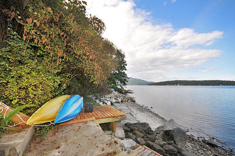 Seagulls Loft, a lovely 3-Bedroom Oceanfront Home with Beach Access in Sidney, Greater Victoria, Vancouver Island, British Columbia, Canada