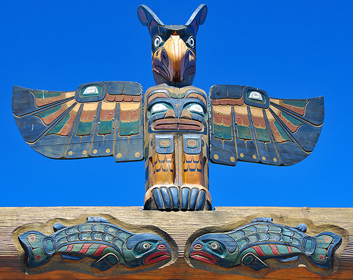 totem-pole-discovery-harbour-centre-campbell-river-vancouver-island-british-columbia